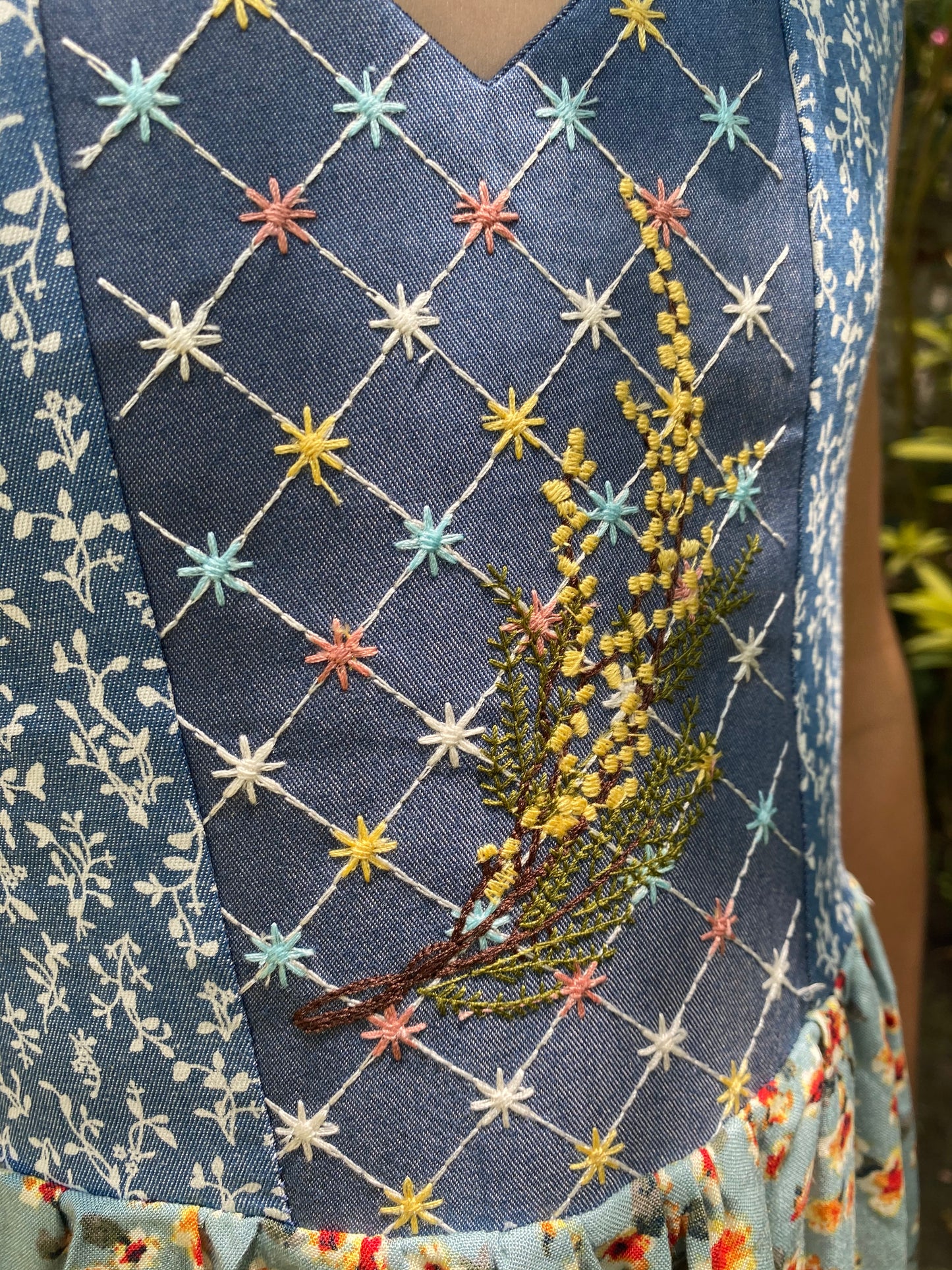 Vestido Aromo Bordado
